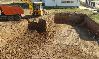 Рытье котлованов под фундамент в Славгороде – цена от 2579 руб. за м3 | 2Землекопа-Слд